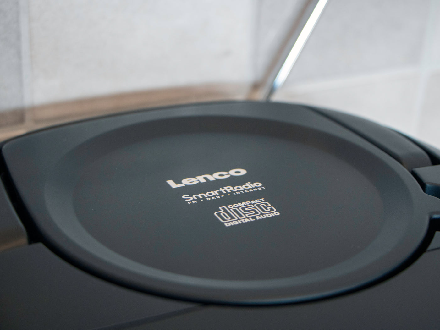 Lenco SCD-6000BK - Tragbares Internetradio mit DAB+/FM, Bluetooth®, CD-Player und großem LCD-Farbdisplay - Schwarz