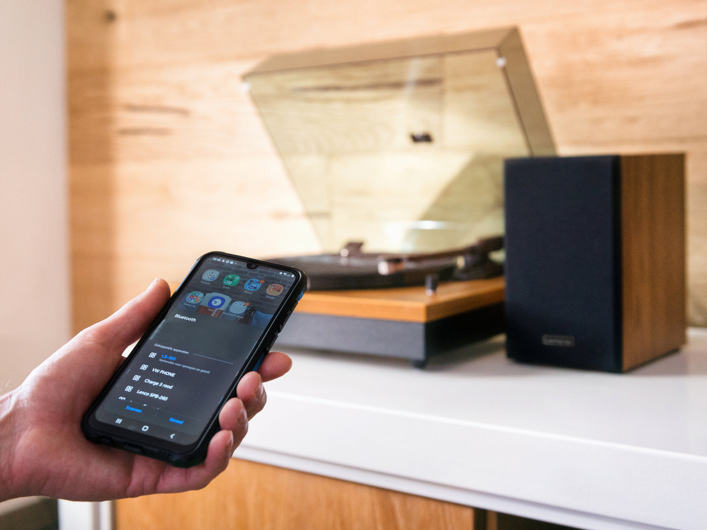 Lenco LS-300WD - Bluetooth® Plattenspieler mit zwei externen Lautsprechern und 2 x 10 Watt RMS, holz