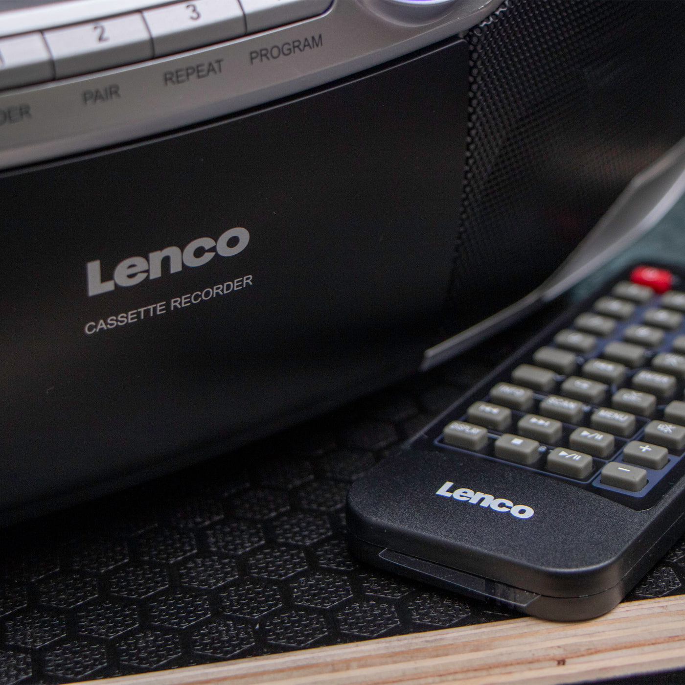 Lenco SCD-720SI - Tragbare XXL Boombox mit DAB+ / FM-Radio, Bluetooth®, CD-, USB- und Kasetten-Spieler - Silber