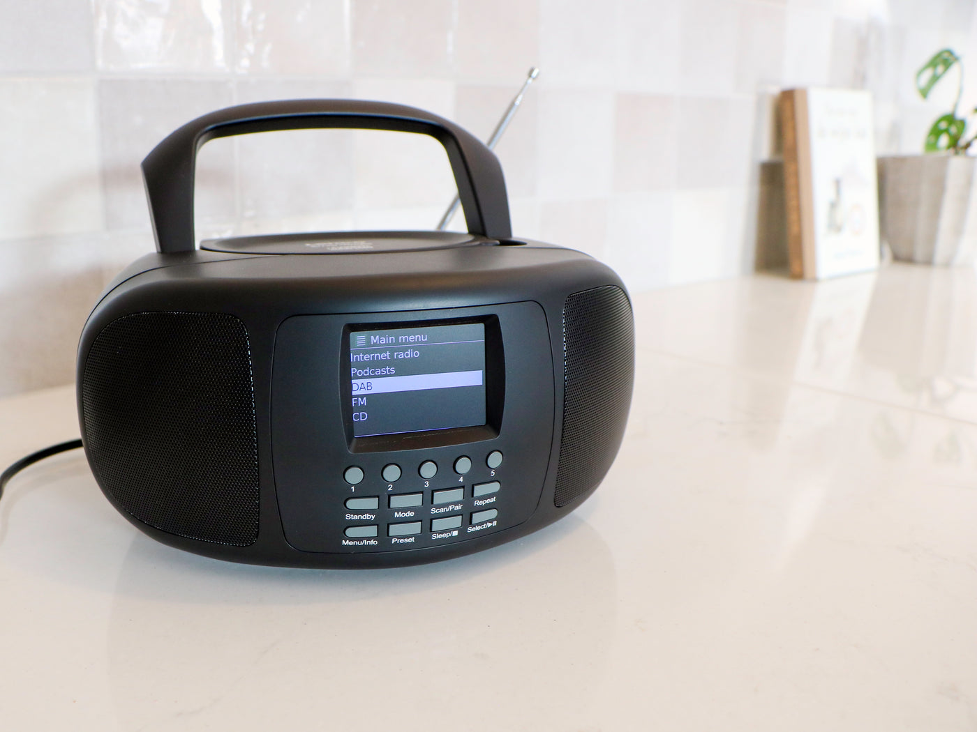 Lenco SCD-6000BK - Tragbares Internetradio mit DAB+/FM, Bluetooth®, CD-Player und großem LCD-Farbdisplay - Schwarz
