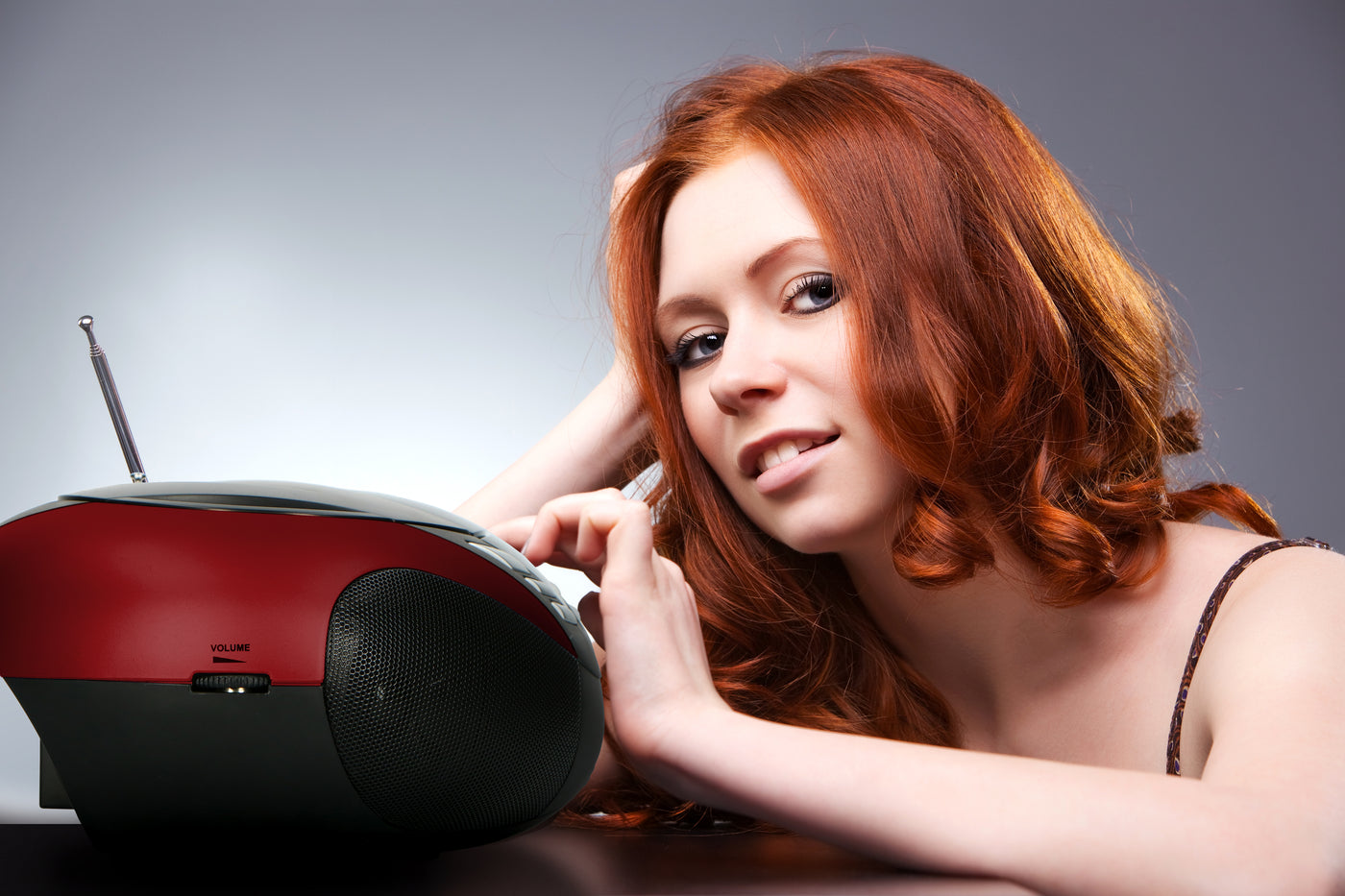 Lenco SCD-37 USB Red - Tragbares FM-Radio mit CD/MP3-Player - USB-Eingang - AUX-Eingang - Rot