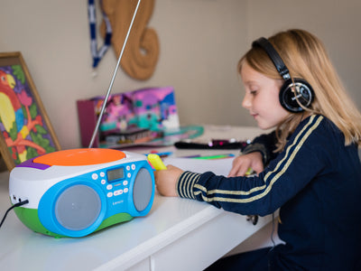 Lenco SCD-41 - Tragbares FM-Radio mit CD/MP3-Player - USB-Anschluß - Kopfhöreranschluß - AUX-Eingang - Kinderradio - Bunt